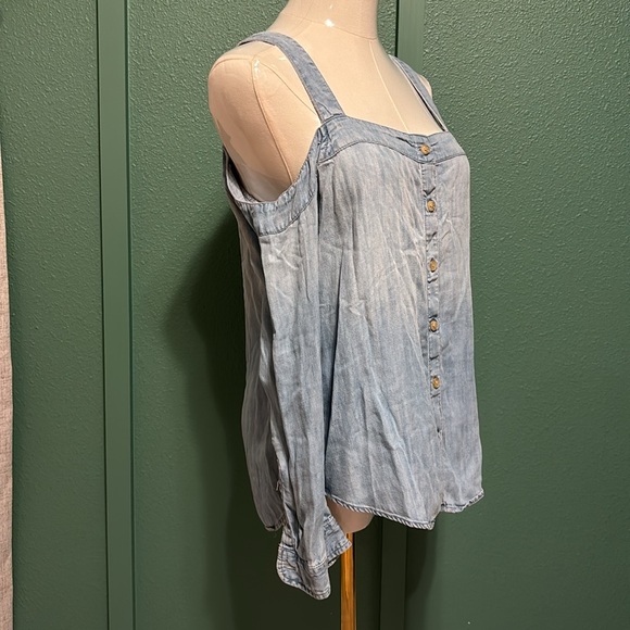 American Eagle Outfitter Women chamboard long sleeve button up shoulder cut out - Picture 1 of 3